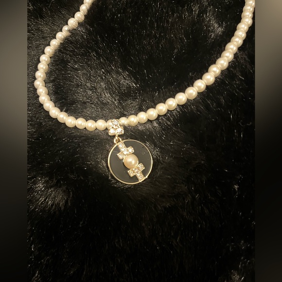 SHB Faux Pearl Necklace - Picture 6 of 7